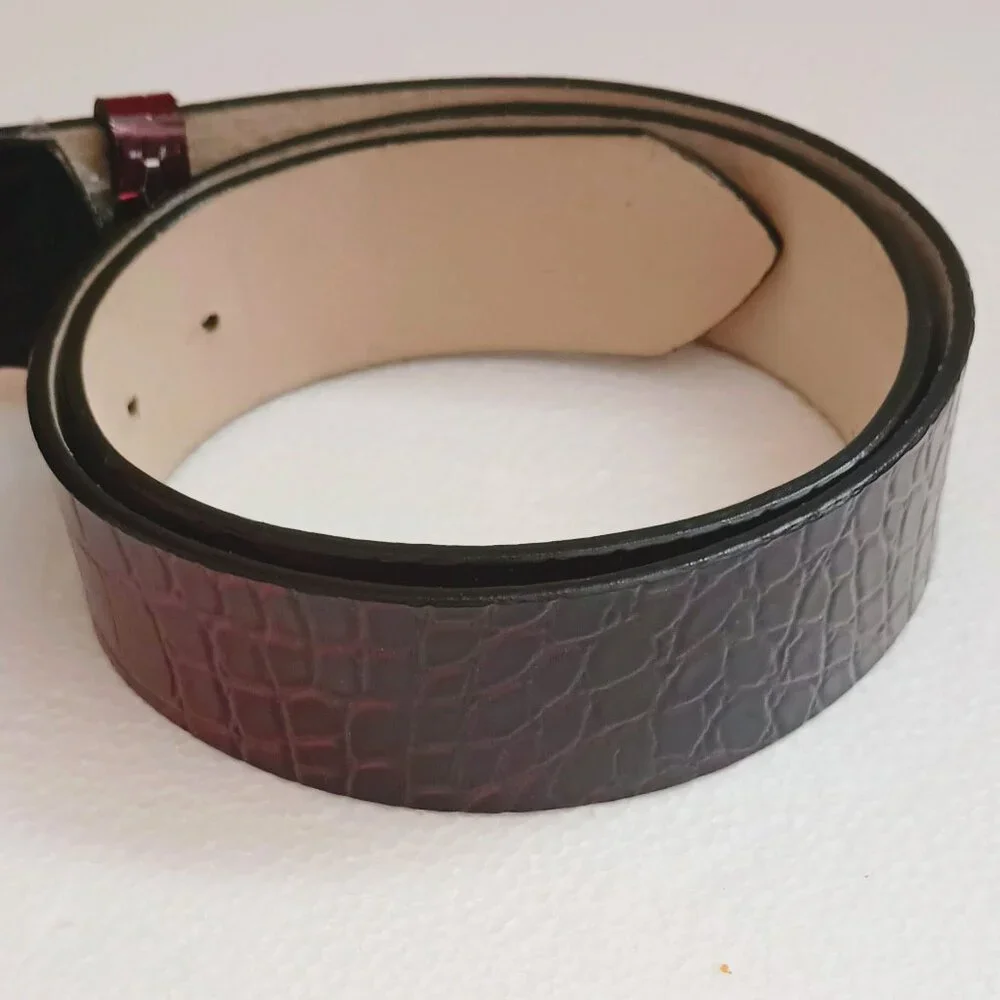 WHBM Embossed Crocodile Print Belt S Brown w Oval Open Work Rhinestone Buckle